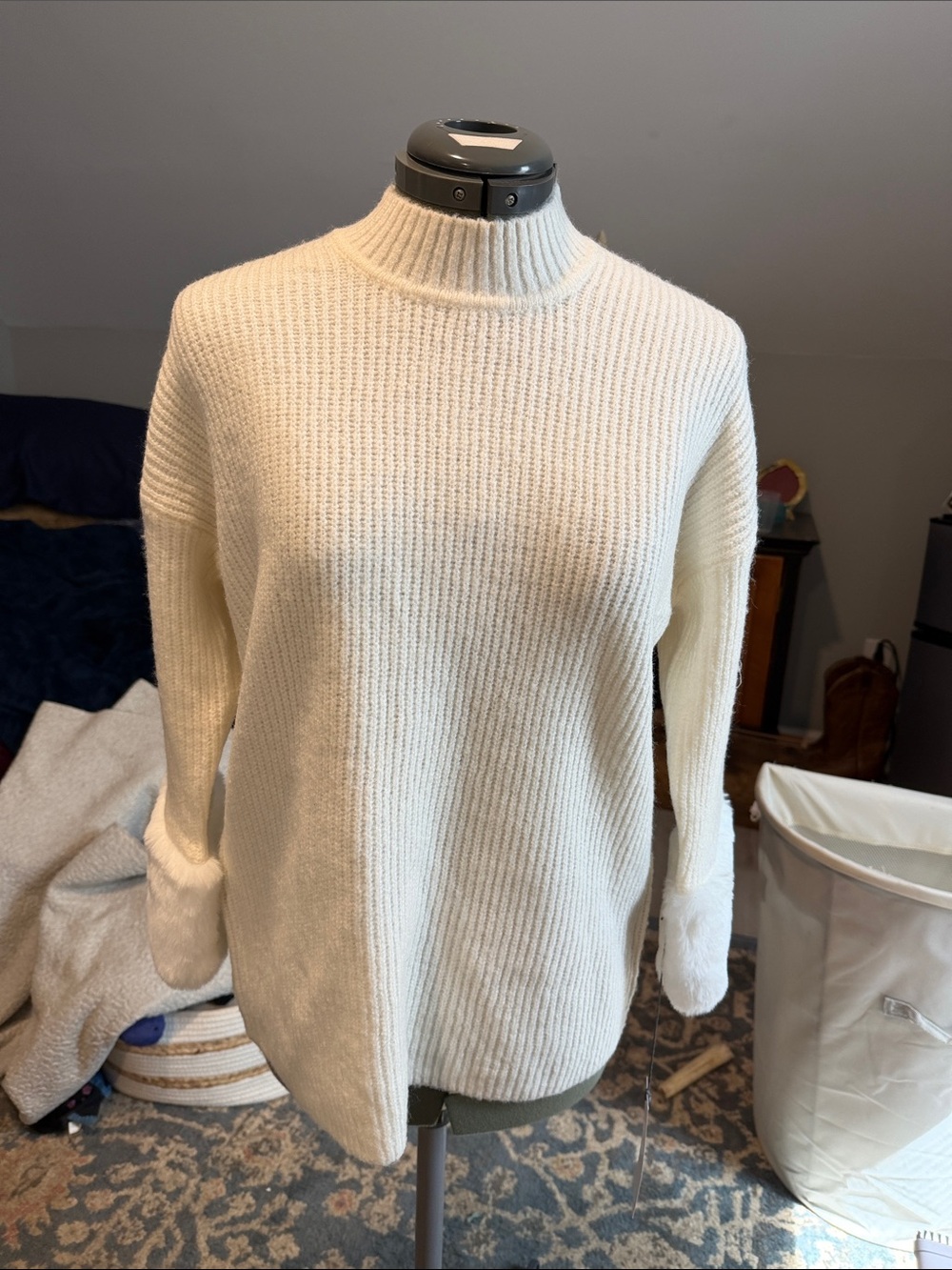 Liz Claiborne Cream Ribbed Mock Neck Sweater